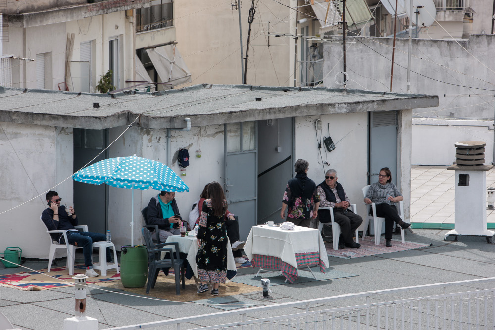 Πάσχα στην πόλη: Σκέπασε την Αττική η τσίκνα από το ψήσιμο του οβελία - Πώς γιόρτασαν οι Έλληνες
