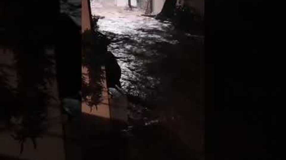 Πνίγεται ξανά ο Βόλος βίντεο από κατοίκους σε διάφορα σημεία της πόλης (2)